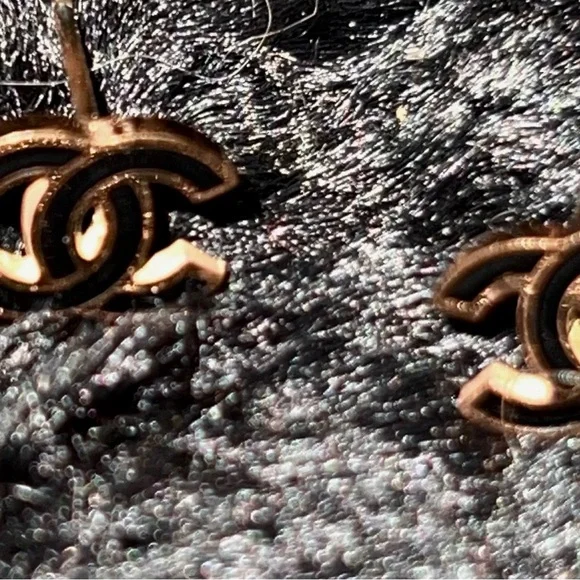 Two in one fashion Gold and Black Earrings - Picture 4 of 4